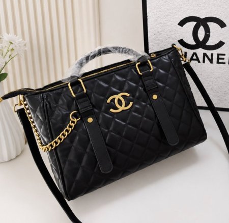 حقيبة Chanel Bowling Bag مختمة