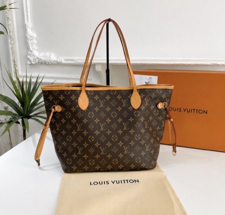 حقيبة Louis Vuitton Neverfull حجم كبير شامل العلبة