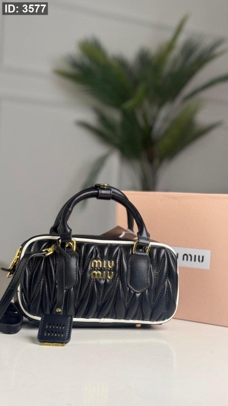 حقيبة - miu miu كولتي ماستر- شامل علبة الشركة
