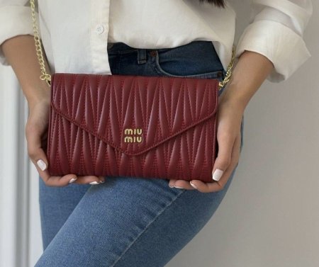 كلاتش miu miu شامل العلبة #2541