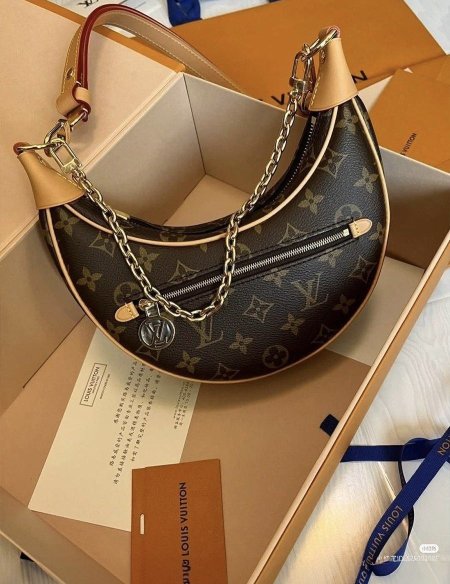حقيبة Louis Vuitton Loop شامل علبتين الشركة