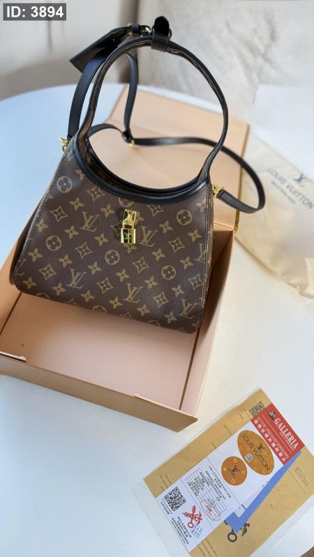 شعار LV اطار اسود