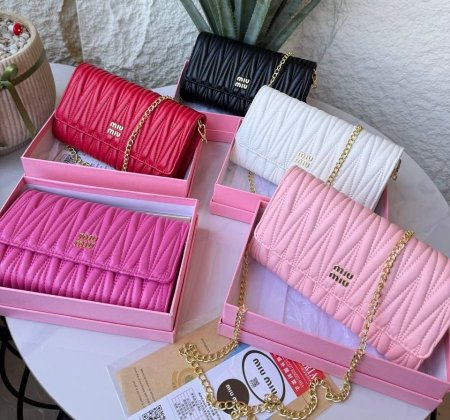 كلاتش miu miu ماستر