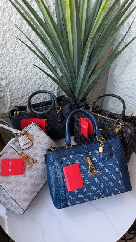 حقيبة GUESS Zadie ماستر شامل العابة