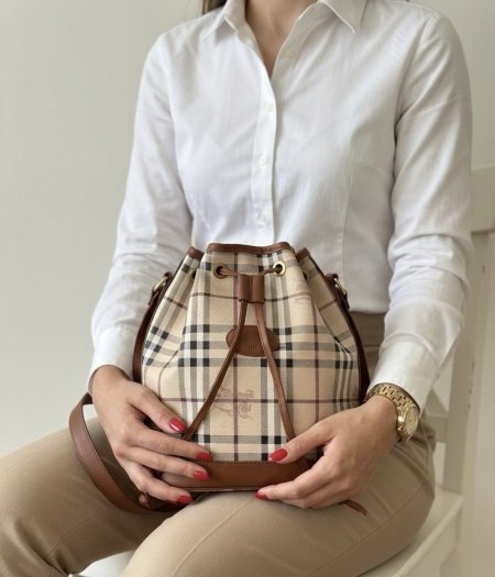 حقيبة Burberry Haymarket Check Drawstring