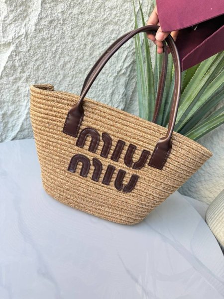 حقيبة miu miu قش