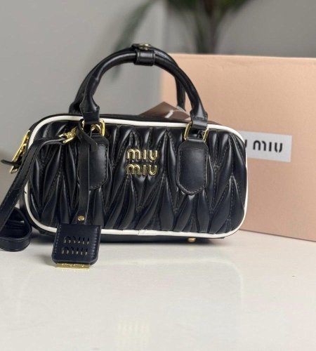 حقيبة - miu miu كولتي ماستر- شامل علبة الشركة