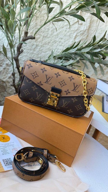 كلاتش LV ماستر كوالتي مع سلسلة ذهبي