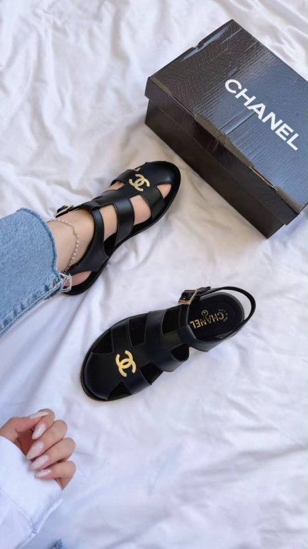 أسود