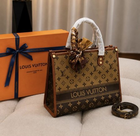 حقيبة Louis Vuitton Onthego Tote بني