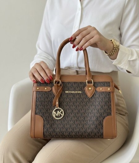 حقيبة Michael Kors لون بني