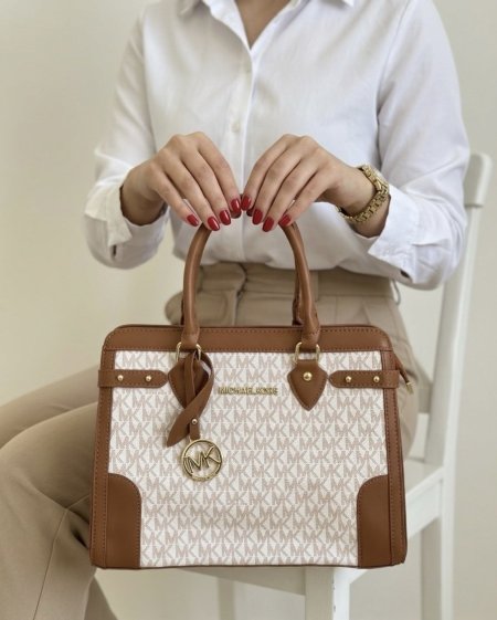 حقيبة Michael Kors لون بيج