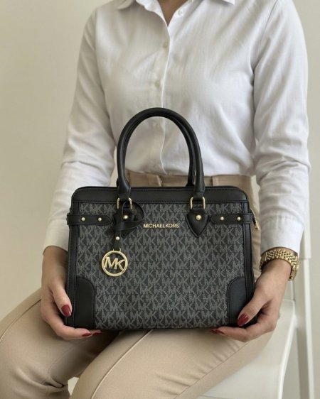 حقيبة Michael Kors لون اسود