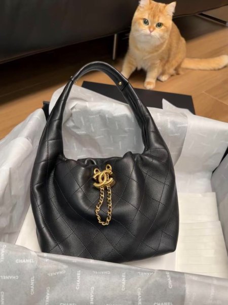 حقيبة CHANEL Maxi Hobo Black
